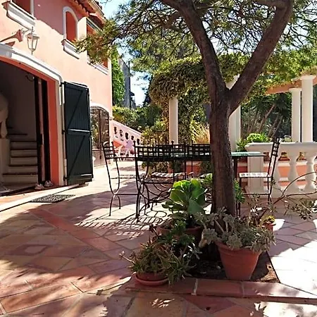 Alojamento de Acomodação e Pequeno-almoço La Florentine 3*